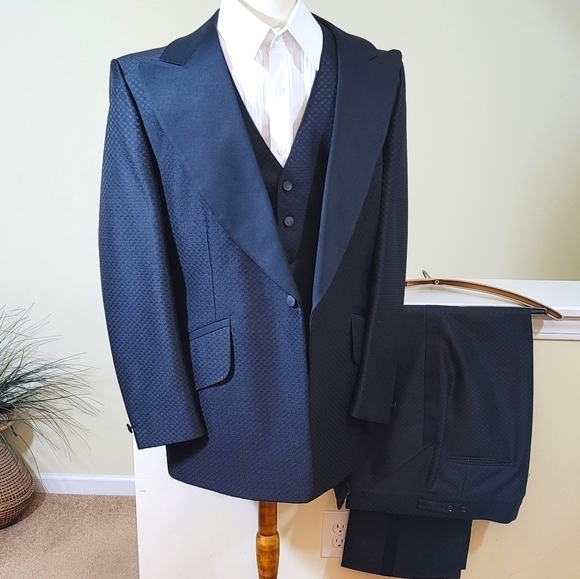 Palm Beach Formal 3pc.Tuxedo - Picture 8 of 16